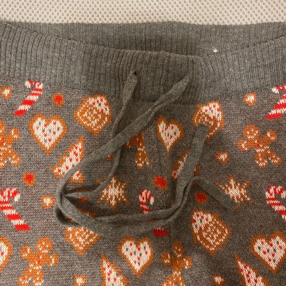 american eagle gingerbread themed sweater leggings - Picture 3 of 4